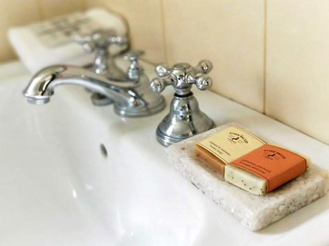 Deluxe Room - Bathroom